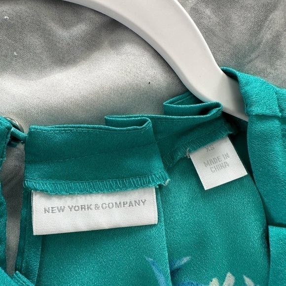 New York & Company Blouse Ombre Floral Pattern Pleated Neckline Zip Up Blue XS‎ - Picture 4 of 5